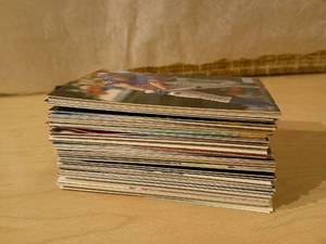 lot 235 image: ASSORTED BASEBALL CARDS