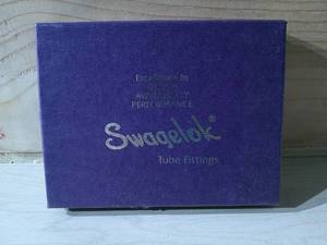 lot 314 image: VINTAGE DOUBLE DECK CARD SET IN A CASE