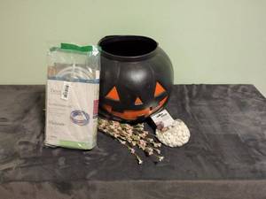 Garden Decor and Lighting Set with Halloween Theme