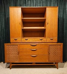 lot 1 image: Lane Perception 2 Piece Hutch in Oak