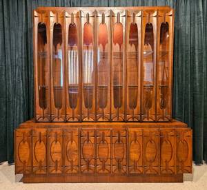 lot 3 image: Tobago 2 Piece MCM Hutch
