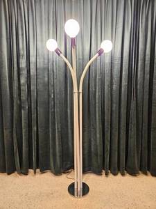 lot 24 image: Post Modern Italian Inspired Floor Lamp