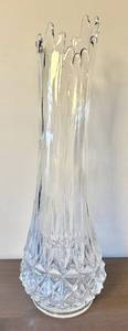 lot 27 image: L.E. Smith Swung Vase Clear Diamond 21.5