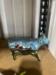 3 Collectable Cows  1 Crystal 2 Cow Parade