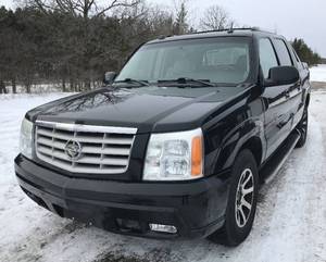 lot 4 image: 2004 Cadillac Escalade EXT AWD