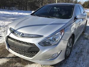 lot 1 image: 2012 Hyundai Sonata Hybrid