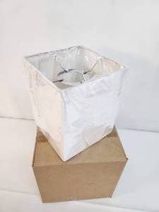 lot 128 image: Lamp Shade