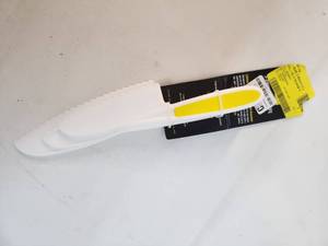 lot 164 image: Zulay Kitchen 3 Piece Safety Kitchen Cutlery