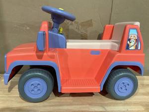 lot 384 image: Bluey 6 Volt Ride on Car with Lights and Sounds, 6V Battery Powered Toy