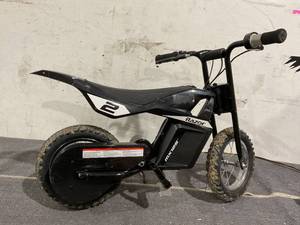 lot 186 image: Razor Dirt Rocket MX125 Electric-Powered Dirt Bike