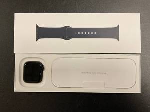 lot 47 image: Apple Watch SE (2nd Gen) GPS 40mm Smartwatch with Midnight Aluminum Case