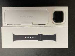 lot 59 image: Apple Watch SE (2nd Gen) GPS 40mm Smartwatch with Midnight Aluminum Case