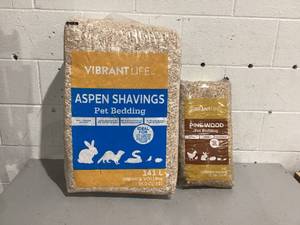 lot 526 image: LOT OF 2 Vibrant Life Pet Bedding