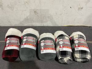 lot 218 image: LOT OF 4 Sunbeam Throw Microplush  4 Heat Settings, 4-Hour Auto Shut-Off, Electric Heated Blanket