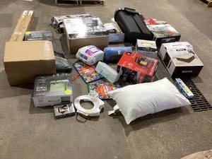 lot 910 image: Wholesale Pallet of Assorted Miscellaneous Items