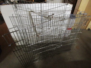 lot 2 image: Wire Dog Kennel
