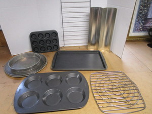 lot 26 image: Baking Pans, Cooling Racks