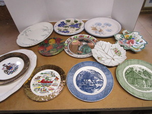 lot 30 image: Decorative Plates
