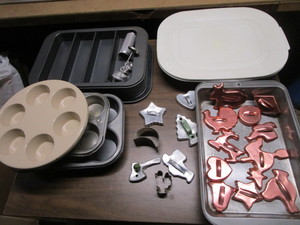 lot 35 image: Springform, Brownie & Muffin Pans