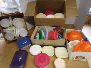 lot 40 image: Tupperware