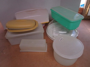 lot 61 image: Tupperware, Pampered Chef