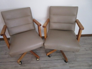 lot 71 image: Swivel Roller Chairs