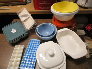 lot 86 image: Pyrex Bowls, Casseroles