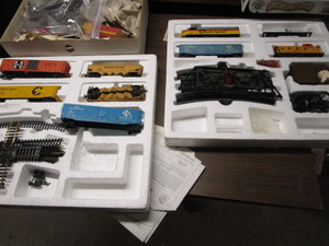 lot 126 image: HO Train Pieces, Ertl Planes