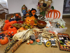lot 78 image: Halloween Decorations