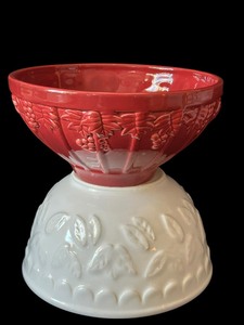 lot 126 image: Two Pretty Kitchen Bowls in Red and White
