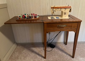 lot 61 image: Vintage Sewing Table with Fashion Mate 362 Sewing Machine
