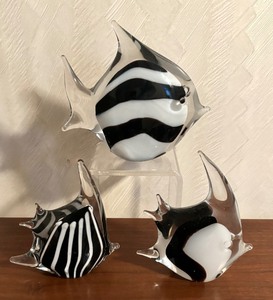 lot 72 image: Three Black and White Art Glass Fish Figurines