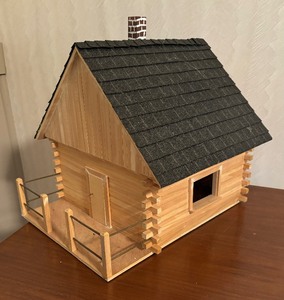 lot 111 image: Rustic Decorative Cabin Figurine