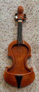 lot 135 image: Vintage Redwing Pottery Violin Wall Pocket
