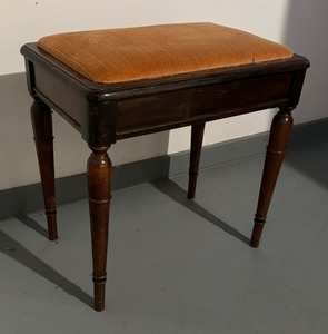 lot 139 image: Vintage Piano Bench