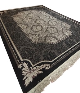 lot 4 image: Beautiful Detailed Black, White and Gray Pattern Rug