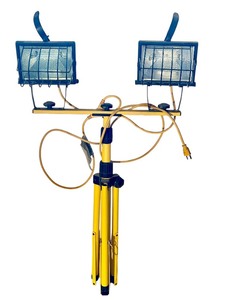 lot 237 image: Tall Dual Worklight on Tripod Stand