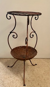 lot 206 image: Elegant Metal Plant Stand  Accent Table