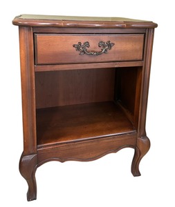 lot 173 image: Vintage Night Stand  End Table