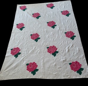 lot 187 image: Vintage Quilt
