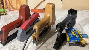 lot 201 image: Variety of Staplers including Two Electric Staplers