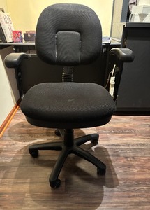 lot 145 image: Black Office Chair with Arms and Adjustable Chair