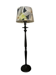 lot 21 image: Pretty Floor Lamp with Floral Shade