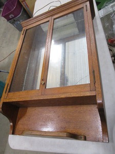 lot 2 image: Antique Oak Wall Cabinet