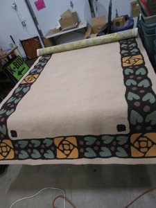 lot 3 image: Hand Hooked Wool Area Rug