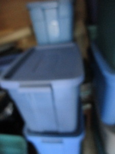 lot 11 image: Rubbermaid 18 Gallon Totes