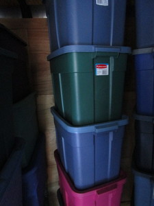 lot 29 image: Rubbermaid Totes
