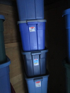 lot 30 image: Rubbermaid Totes