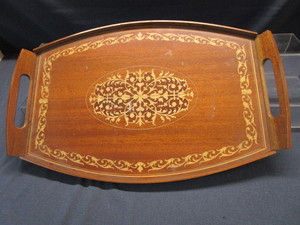 lot 21 image: Wooden Serving Tray