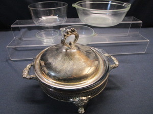 lot 22 image: Casseroles, Fancy Server